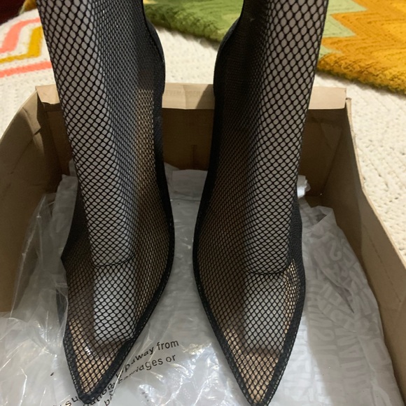 Black net boots - Picture 2 of 4